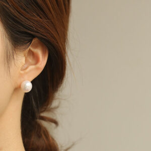white-freshwater-pearl-ear-clip.jpg