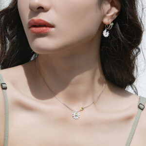 White-Daisy-Sterling-Silver-Necklace-for-Women.jpg