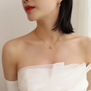 Gold-plated-simple-geometric-necklace-and-earrings.jpg