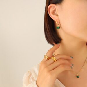 womens-Cubic-Zirconia-necklace.jpg
