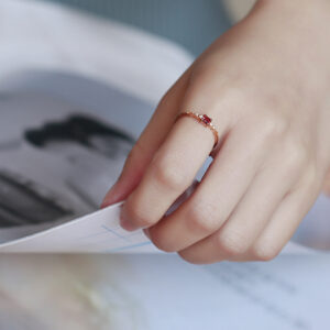 Simple-garnet-ring.jpg