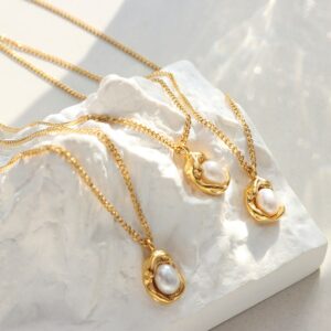 Three-gold-plated-freshwater-pearl-necklace.jpg