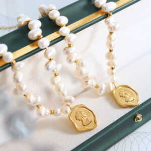 French-design-pearl-necklace.jpg